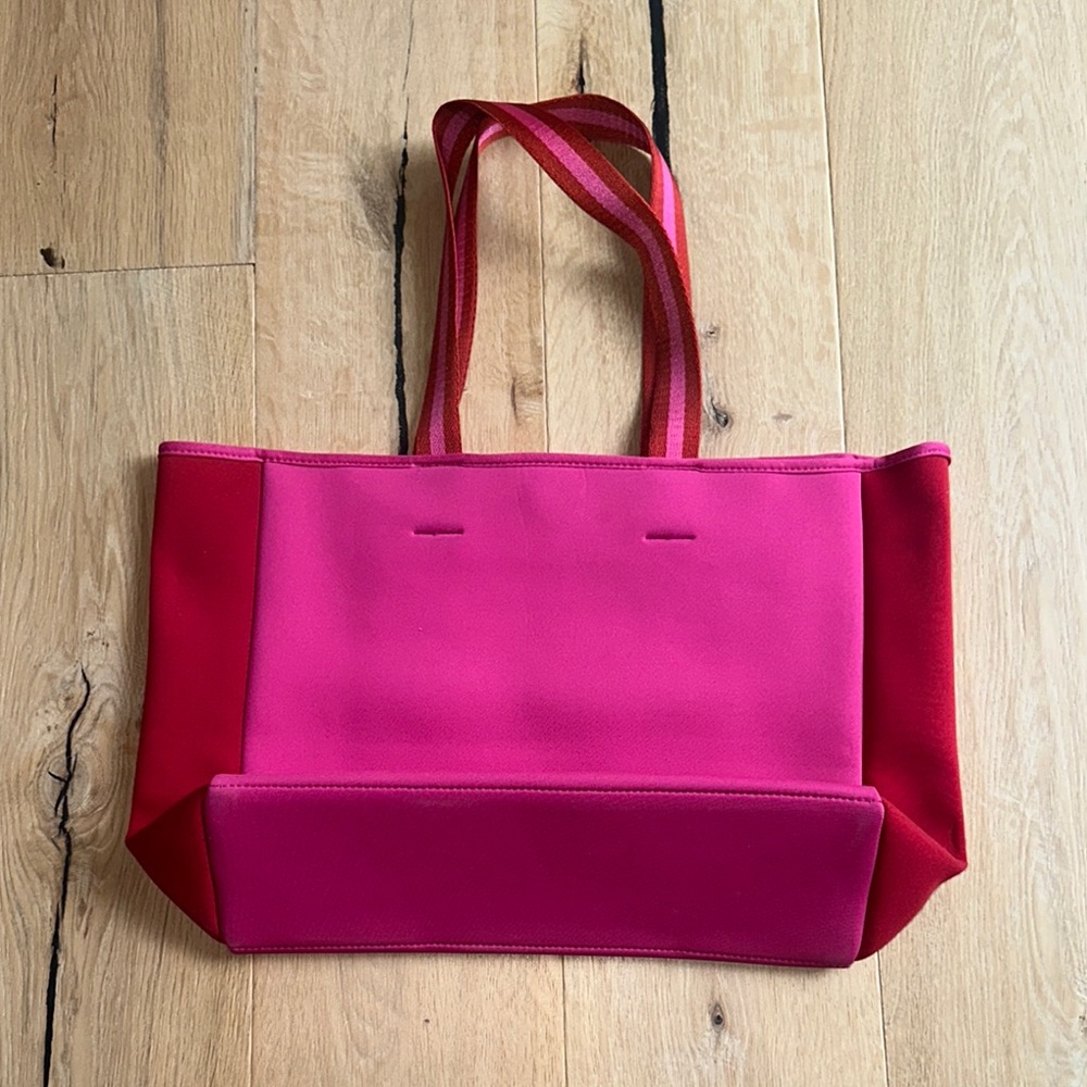 NWOT Stylish neoprene Pink and Red Tote Bag